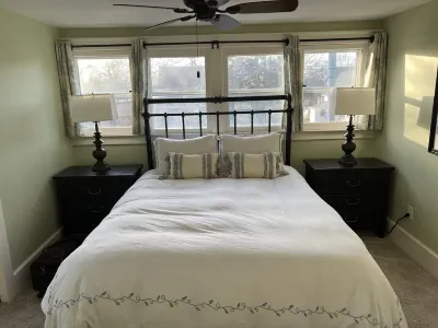 Perfect In-Town Bungalow Hotels in der Nähe von The Thatch House