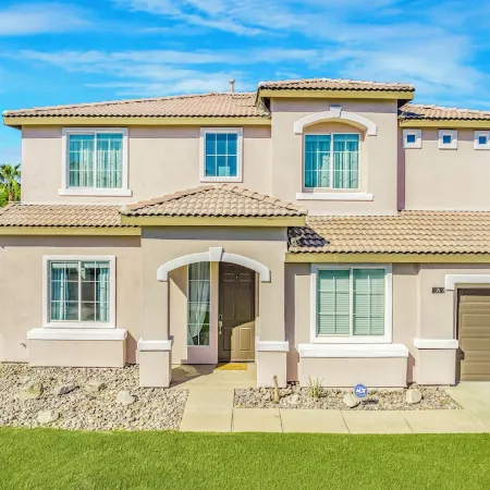 Beautiful 5 BR house with Olympic size Pool and SPA in Indio