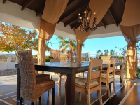 5 Acre Elegant Villa, Pool, Ebikes, Game Room, and Walk to JT National Park