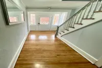 Cheerful 3-BR 2-full BR home close to Downtown Hotels near Clark University