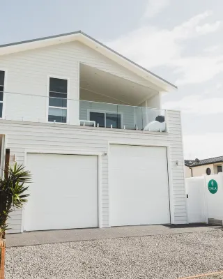 Zala - Whale watching special rates - Ocean side views & vibes Hotels near Port Stephen Pipi Collection