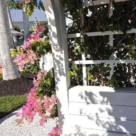 Romantic Cottage -2 Blocks to the Beach, 5th Street and 3rd Ave. S - Cottage B
