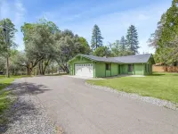 Sugar Pine Cabin - Jacuzzi -KING Beds - Ping-Pong