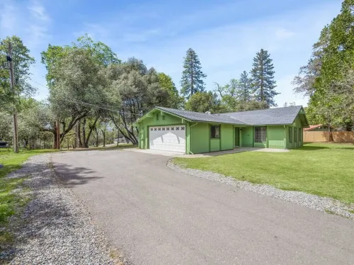 Sugar Pine Cabin - Jacuzzi -KING Beds - Ping-Pong