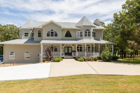The Cimarron Lake House on Table Rock Lake!