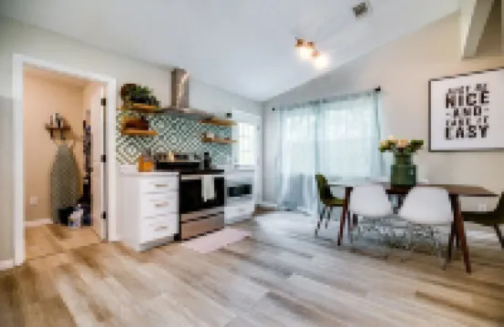 Stylish Family Friendly Bungalow, Tvs, Royal Beds