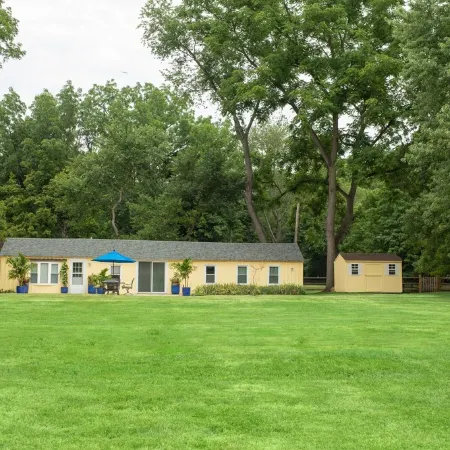 Dog friendly hideaway in Bucks County near River