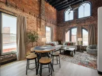 Cozy 1-bedroom apartment in fabulous Wabash with WiFi, AC Hotels in Wabash