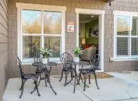 U2 - Peloton Bike - 2 Kings - Work Here - 1G Wi-Fi - Stunning Aviation Theme!