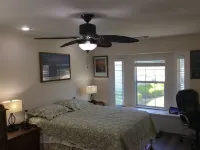 Kingsview Luxury Retreat above the City 1 King Bed 2 Queen Beds