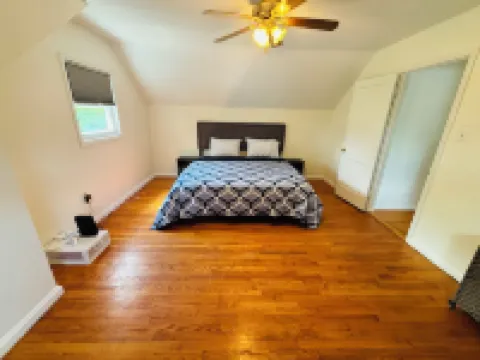 Charming 5 Bedrooms House in Peaceful Kensington with Parking Near DC