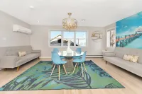 Mermaid of HULL ~  Looking at Nantasket Beach  ~ Events Allowed Hoteles en Hull