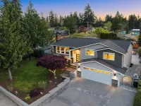 Luxury 8 beds Villa with Private Heated Pool & Resort Amenities Hotels in Edmonds