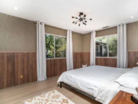 Newly remodeled midcentury modern house close to many attractions フォールブルックのホテル