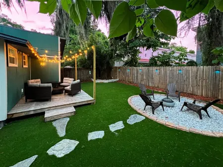 Pet-Friendly Bungalow - Close to UF & Downtown!