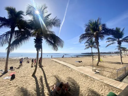 El Patio House. Natural style 3 min from the beach