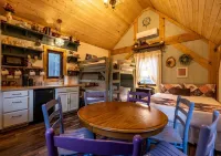Storybook Cottage @ Four Fillies Lodge-Glamping