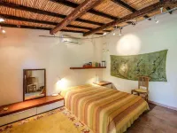 Casa Rustico, large pool, 350m from the beach, by the river. Hotels in Chia