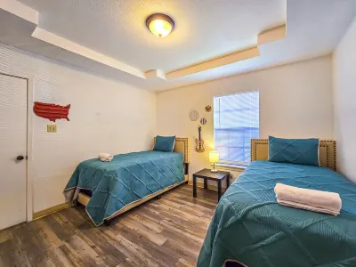 BEST VALUE Family-sized 2-bed 1-bath comfortable and centrally located apartment
