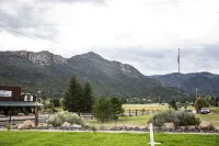 Premier Pine Valley Cabin - Hytter