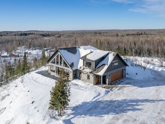 Lax Lake View Retreat