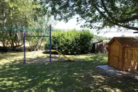 Gîte rural "Le Noyer Rondin" in Cheverny (sleeps 12), ideal for families.