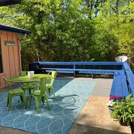 Charming cozy lake cabin, 300 yds from Lake Texoma beach, fishing, boat ramp!
