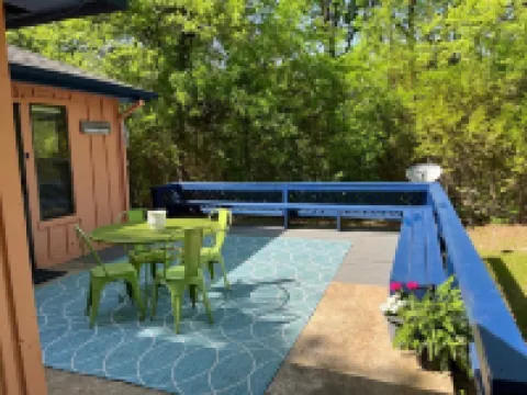 Charming cozy lake cabin, 300 yds from Lake Texoma beach, fishing, boat ramp!