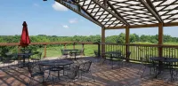 * Best Location on the Wine Trail! * Hiking Trail 1 min away * Wi-Fi *