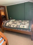 3 BR 2 BA Sleeps 11-Beautiful & 1/2 mile from trails, close to all sights, Wi-Fi