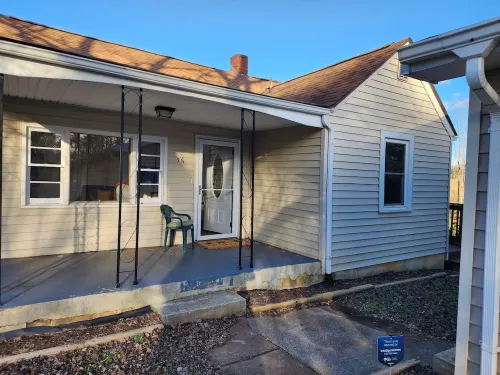 Private getaway...off the beaten path but accessible to main highway. Hotels in Henry County