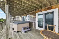 Oceanfront- Hatteras Island/Salvo: 2 Primaries, Hot Tub, Large Open Living Space