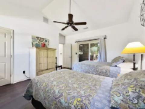 Cozy cottage inside the Premier Old Kinderhook Golf Resort