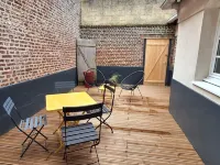 En Hypercentre, au Calme, Avec Cour Privative Aménagée, Appartement Rénové Hotels in Arras