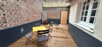 En Hypercentre, au Calme, Avec Cour Privative Aménagée, Appartement Rénové