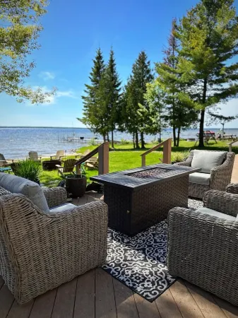 Premier Lakeshore Retreat