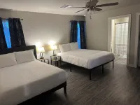 Serenity Oasis w/3 Bedrooms, 2 Baths, 7 Beds and Workspaces. Productive Paradise Hotels in Odessa