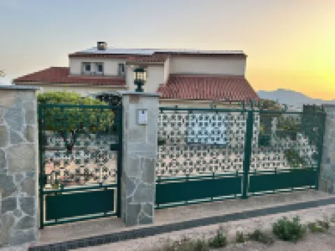 F3 in a charming villa in a quiet location shared swimming pool panoramic sea and mountain view Hotels in 