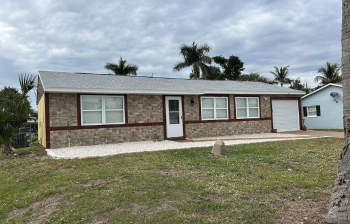 Island Cottage-Boat Ramp End of Street! Walk to Jug Creek Marina!
