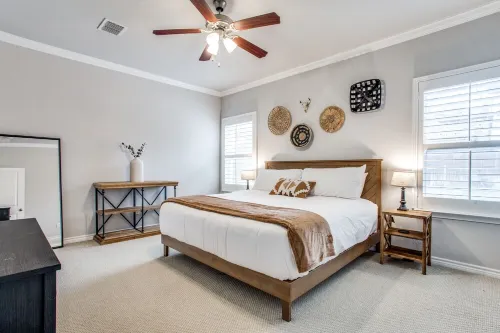 Panther City Paradise ~ Resort Pool & Spa! Close to Everything FW Offers! - Private Pool