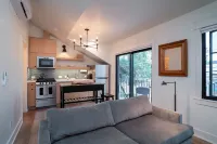 New Modern Loft 5 Minute Walk to Downtown.