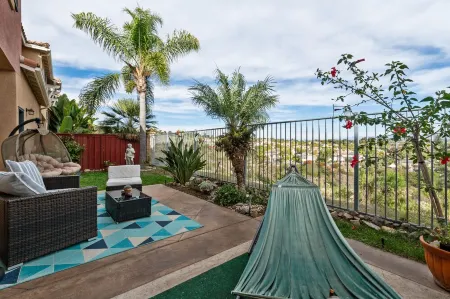 Beautiful townhouse in Carlsbad less then 10 min away from the beach