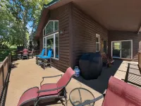 Cozy cottage inside the Premier Old Kinderhook Golf Resort