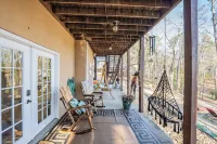 Luxury Lodge Style at Jackson Lake w/ hot tub-game room-deck- firepit