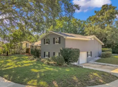 The Centralized Haven 3 bedroom home restaurants, attractions & fun minutes away Hotel in zona Towns Garden Center Lake Howell