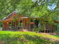 Cozy Cabin with an amazing deck and beautiful views of Lake Fort Smith!