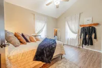 Secluded 5 BR Modern Cabin, 120 acres.  New River  Trail, Claytor Lake, VA tech