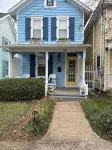 Lil' Ms. Clementine 2-Bedroom Home in Historic District with Golfcart Option