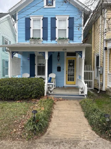 Lil' Ms. Clementine 2-Bedroom Home in Historic District with Golfcart Option