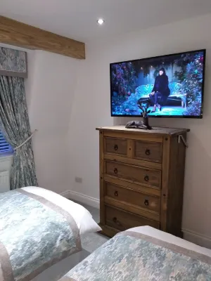 The Anchorage Arrochar. Newly Renovated with Amazing Views Free Kayaking BBQ Hut Hotels in Arrochar